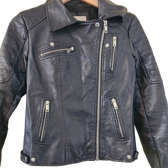 Ardene black long-sleeve zip-up faux leather moto grungecore collared jacket - Picture 4 of 14